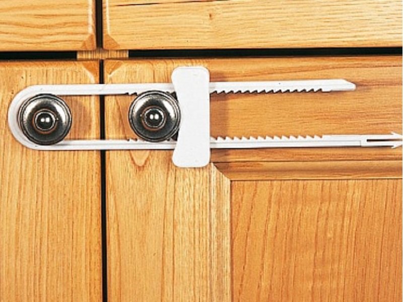 

Замок Clippasafe защитный для створчатых дверей белый