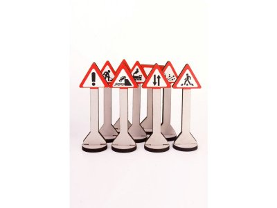 Набор игровой ЯиГрушка Дорожные знаки (24 знака, инспектор ГИБДД, светофор) 1-00392067_2