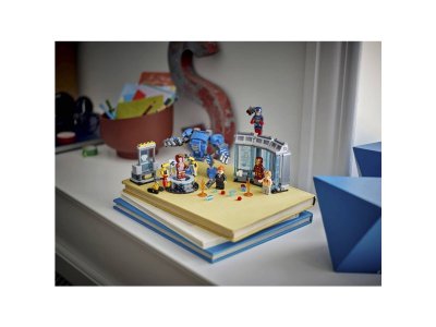 Конструктор LEGO Marvel Лаборатория Железного Человека: Зал Доспехов 76315 1-00457469_2
